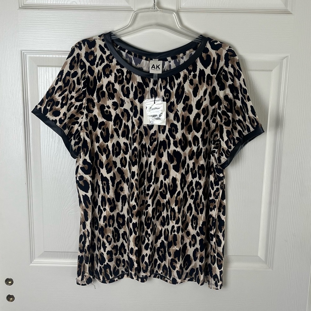 Leopard Print Short Sleeve Top